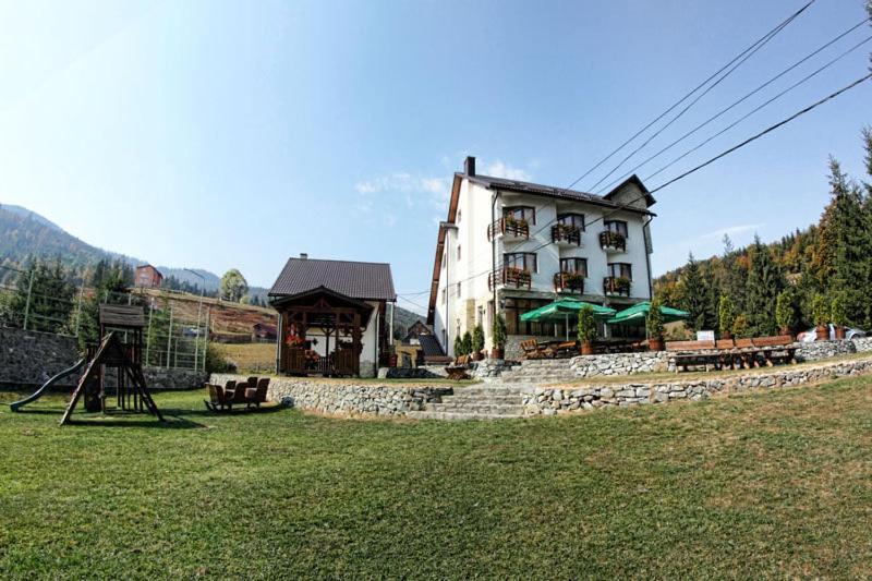 Pensiunea Vraja Muntelui Arieşeni エクステリア 写真